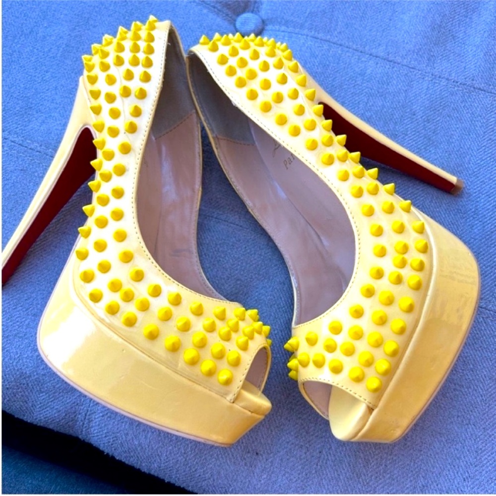Peep toe Spikes